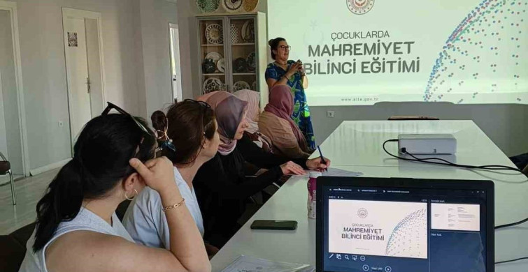Tepebaşı ve Ertuğrulgazi ADEM kursiyerlerine aile içi iletişim ve dijital farkındalık eğitimi verildi
