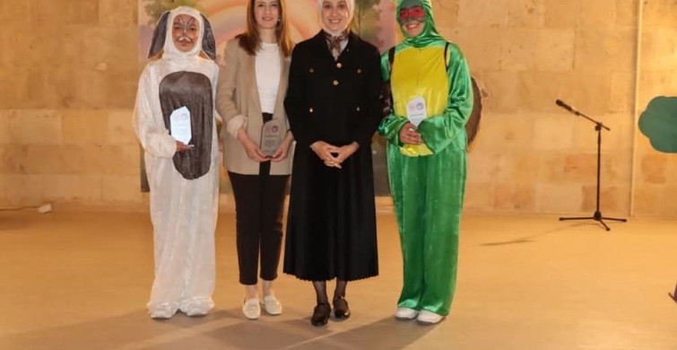 Tercan'da Neşeli Çocuk Şenliği Düzenlendi