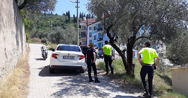 Terliklerle Uzaklaşamayınca Polise Teslim Oldu