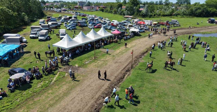 Terme'de 26. geleneksel rahvan at yarışları nefes kesti