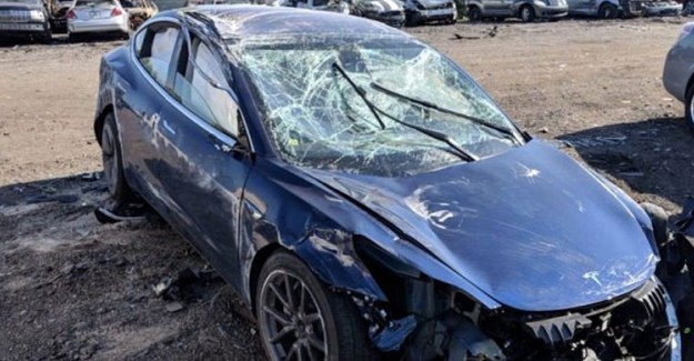 Tesla İlk Defa Kaza Yaptı, Sürücünün Durumu Mutlu Etti