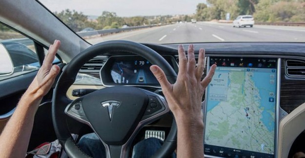 Tesla Sürücüsüz Araç Konusunda İlerleme Kaydetti