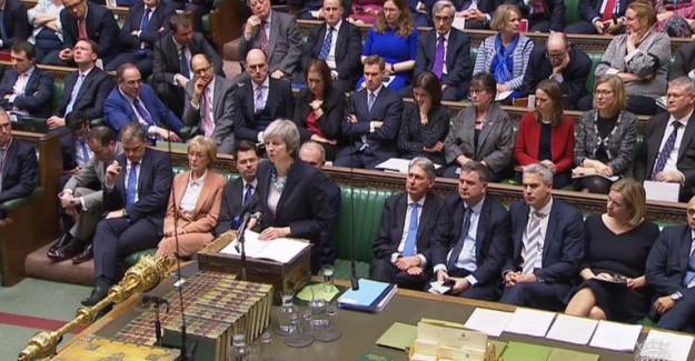 Theresa May Açıkladı, Sterlin Değer Kaybetti 