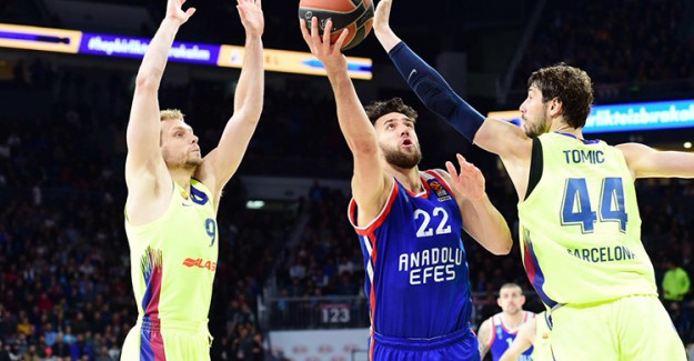 THY Avrupa Ligi Çeyrek Final: Anadolu Efes: 72 - 74 Barcelona Lassa (Maç Sonucu)