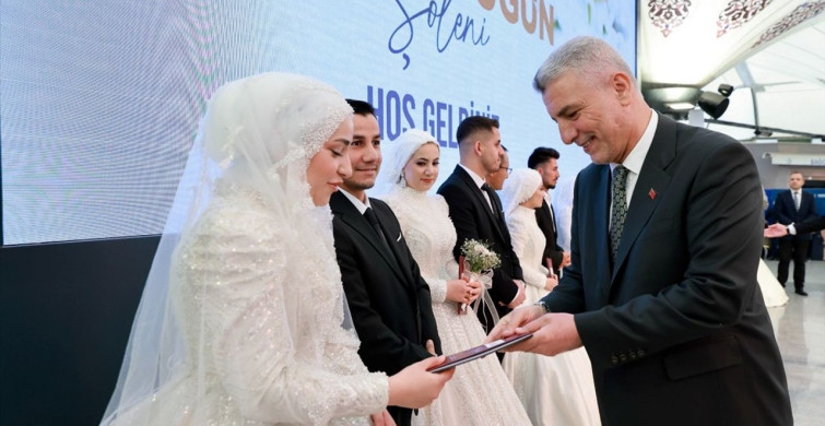 Ticaret Bakanı Bolat, Bağcılar'da Toplu Düğün Şöleninde Nikah Şahidi Oldu