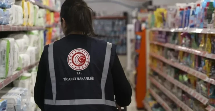 Ticaret Bakanlığı’ndan iki ürüne yasak: Çocuk sweatshirt’ü boğulma riski taşıyor, plastik masa çöktü!
