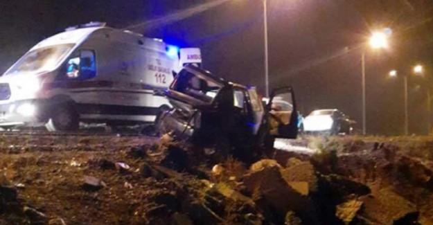 Ticari Araç Otomobille Çarpıştı! 1 Ölü, 3 Yaralı