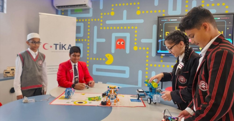 TİKA'nın Güney Afrika'daki Robotik Kodlama Sınıfı