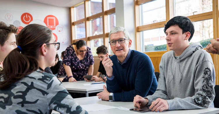 Tim Cook’tan Teknoloji ve Sosyal Medya Kullanımına Eleştirel Yaklaşım!