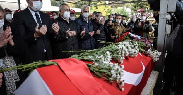 Timur Selçuk İstanbul'da Toprağa Verildi