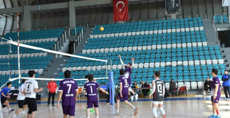 Tınaztepe Öğrenci Yurdu Yarı Finalde Şampiyonluk Peşinde