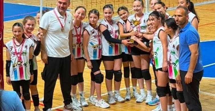 Tki tavşanlı linyitspor'un mini kız voleybol başarısı