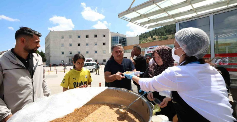 Tokat Belediyesi 12 bin kişiye aşure ikram etti