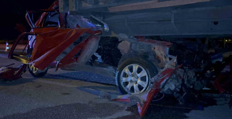 Tokat-Turhal karayolunda otomobil tıra çarptı: 1 ağır yaralı