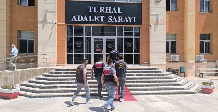 Tokat’ta 24 yıl 9 ay hapis cezası bulunan firari jandarma operasyonuyla yakalandı