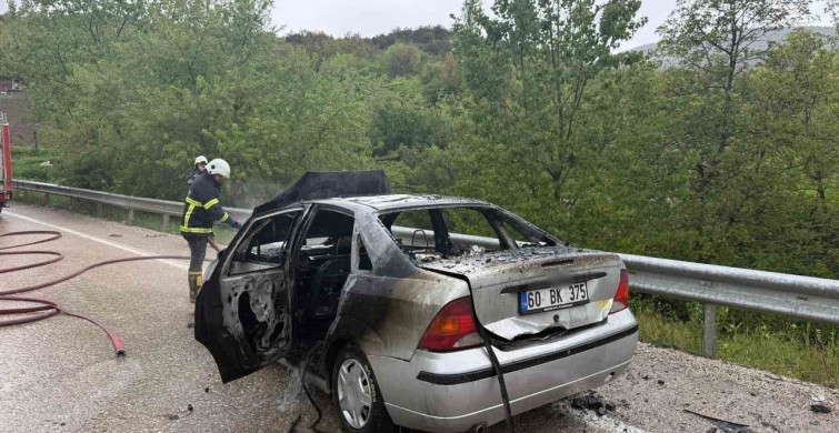 Tokat'ta Alev Alan Otomobil Hurdaya Döndü