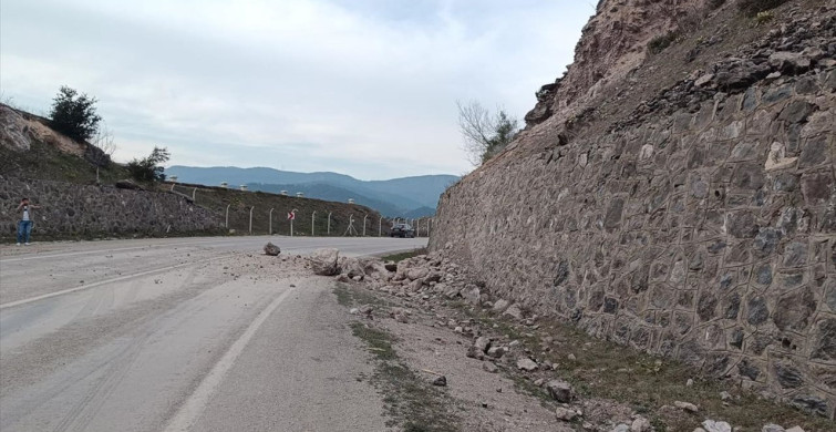Tokat'ta Kaya Parçaları Nedeniyle Ulaşım Kontrol Altında