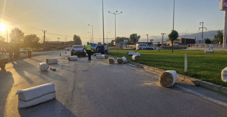 Tokat'ta Tarım Aracı ve Otomobil Çarpıştı!
