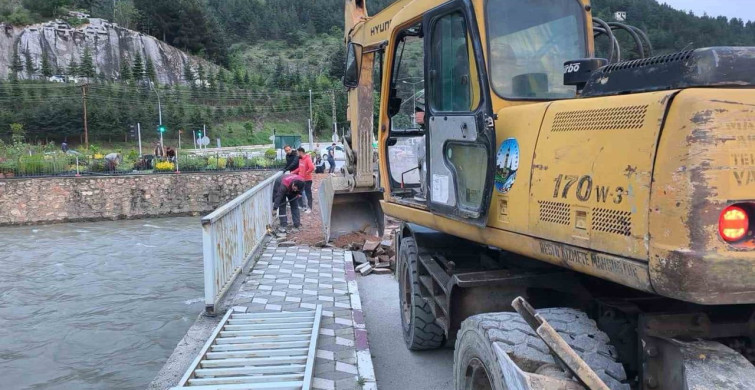 Tokat'ta Taşkın Riski: Çedaş Köprüsü Yıkılıyor