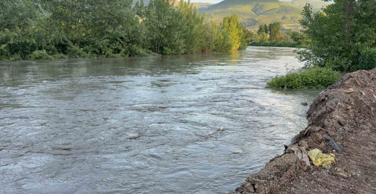 Tokat'ta Yeşilırmak Taştı, Tarım Arazileri Su Altında Kaldı