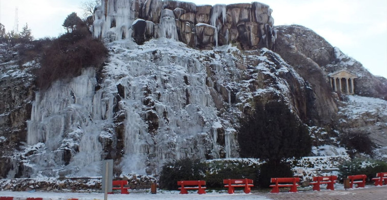 Tokat'taki Yapay Şelale Buz Tutmuş Durumda