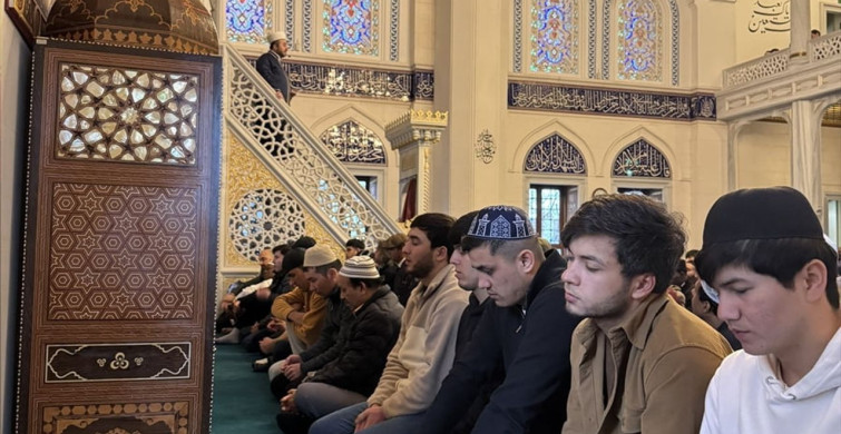 Tokyo Camisi'nde Ramazan Bayramı Coşkusu