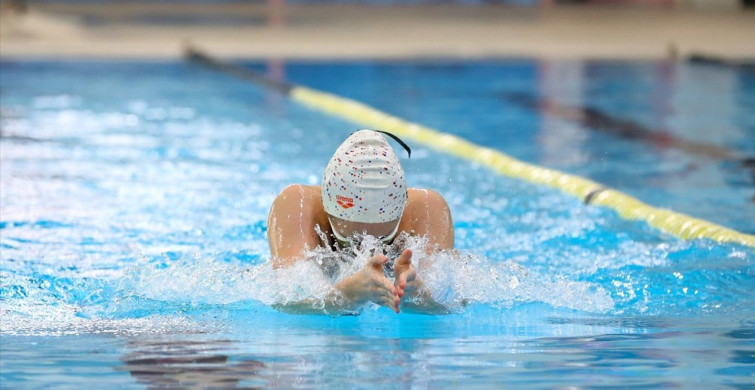 Tokyo'da Madalya İçin Yüzmeye Hazır İdil ve Irmak