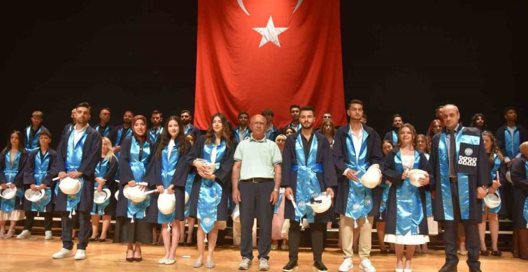 Tomarza Mustafa Akıncıoğlu MYO'da şed bağlama töreni coşkuyla gerçekleştirildi