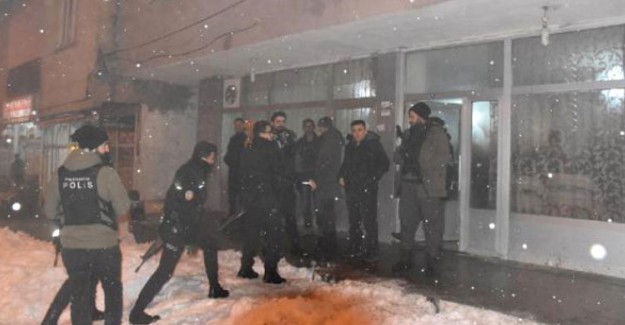 Tombala Diye Çıkıp Kumara Giden Erkekleri, Eşleri İhbar Etti