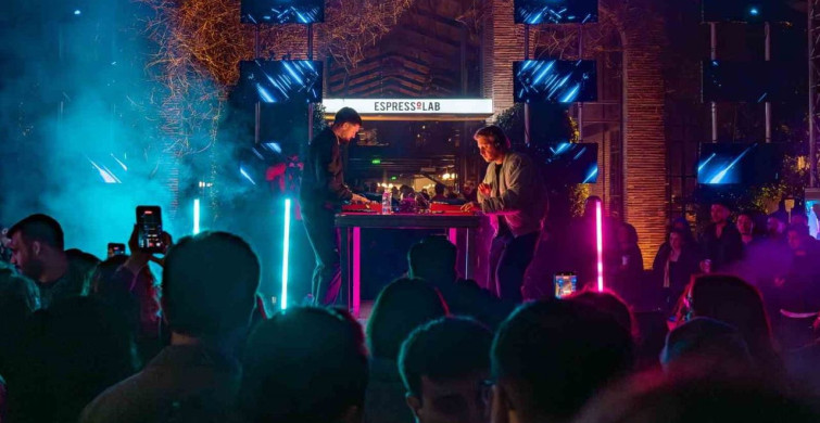 Tonic Walter, Espressolab Roastery'de Sahne Aldı