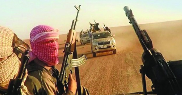 Topluca Silah Bırakan DEAŞ'lıları ABD Kendi Üstüne Taşıdı