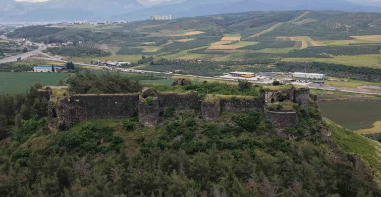 Toprakkale Kalesi'nde Tarihi Eserler İlk Kez Sergilendi