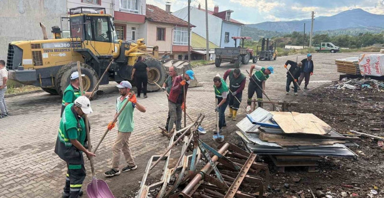 Tosya Belediyesi oto sanayi bölgesinde çevre temizliği gerçekleştirdi