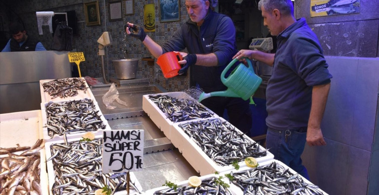 Trabzon Balık Tezgahlarında Hamsi Sezonu