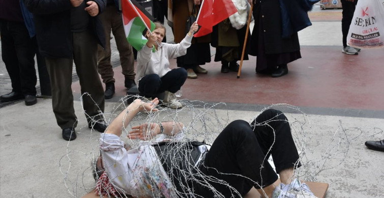 Trabzon'da Akademisyenden Gazze'ye Destek Eylemi
