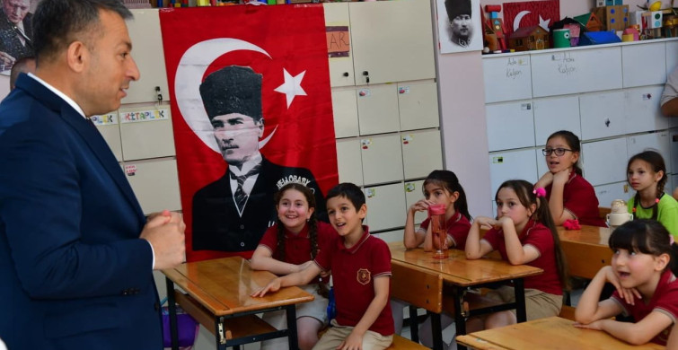 Trabzon'da karne günü coşkusu: Vali Şahin öğrencilerle buluştu