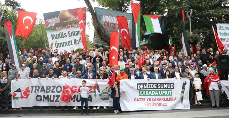 Trabzon'da Küresel Sumud Filosu'na Destek Yürüyüşü Düzenlendi