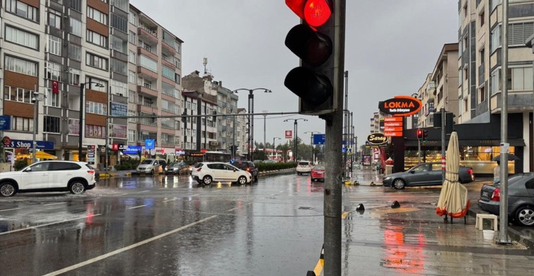 Trabzon'da Sağanak Yağış Hayatı Vurdu