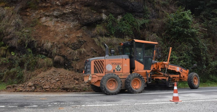 Trabzon'da Toprak Kayması: Sera Gölü Yolunda Ulaşım Kontrollü