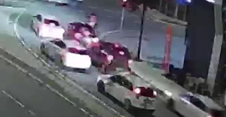 Trabzon'da Zincirleme Trafik Kazası: 4 Araç Çarpıştı