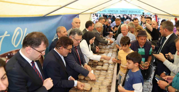 Trabzonlular’a büyükşehir belediyesi’nden aşure ikramı