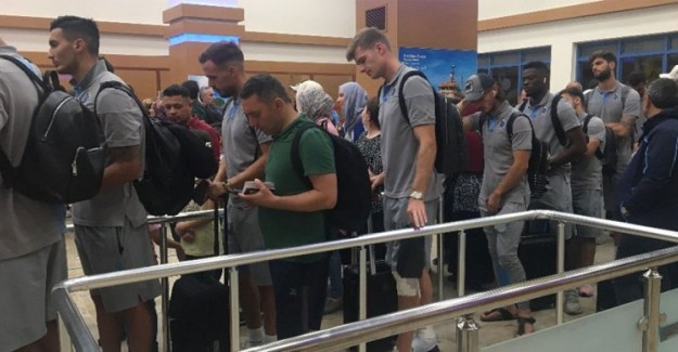 Trabzonspor, AEK Maçının Ardından Yurda Döndü!
