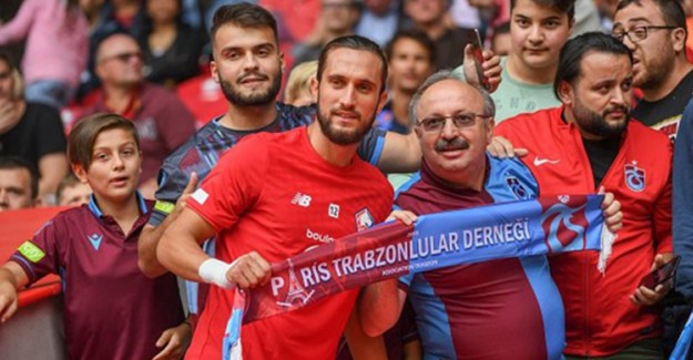 Trabzonsporlu Taraftarlar, Yusuf Yazıcı'yı İlk Maçında Yalnız Bırakmadı 