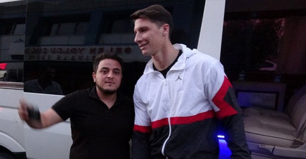 Trabzonspor'un Yeni Transferi Caspi Trabzon'a Geldi! İşte İlk Fotoğraf!