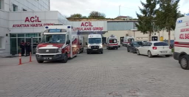 Trafik Kazası: Taraftarları Taşıyan Midibüs Devrildi