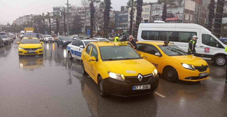 Trafik Kazasında Örnek Davranış: Komiser Yaralı Kuryenin Yanında Kaldı
