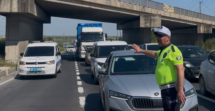 Trafik Polisi Örneği: Yolda Güvenlik İçin Süpürge Kullandı