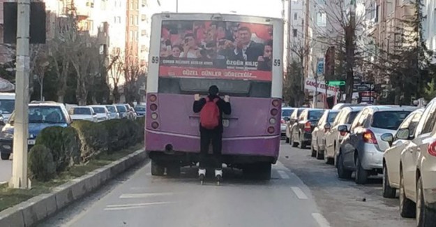 Trafiktekilerin Yüreğini Ağzına Getirdi!