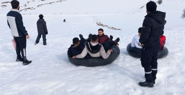 Traktör Lastikleriyle Kayak Yarışı