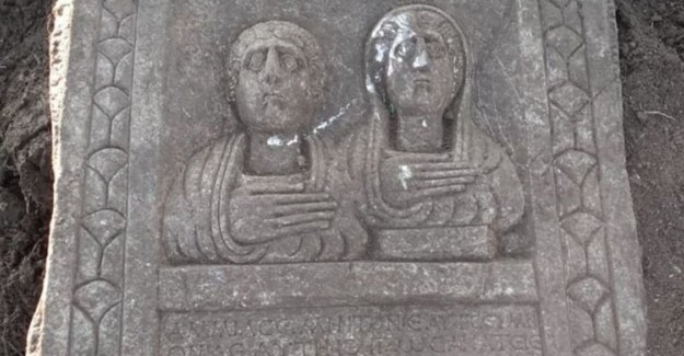Traktör Pulluğuna Tarihi Eser Takıldı